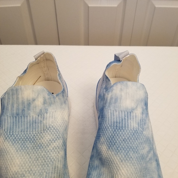 Isaac Mizrahi Live! Women's Size 8 Tie Dye Sneaker Fabric Blue Shoes - Picture 4 of 6